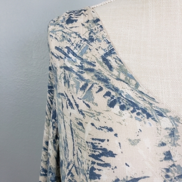 LUSH Asymetrical Hemline Bell Sleeve All Over Print Dress Flowy Lightweight Sz L - Picture 5 of 12